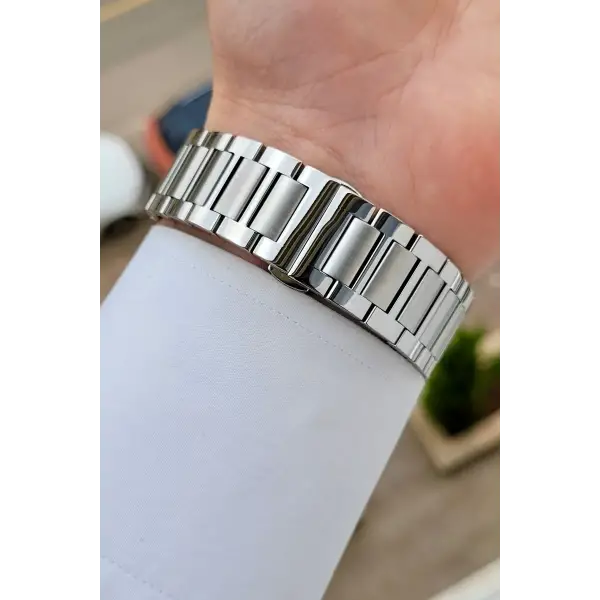 Gümüş Renk Takvimli 43 Mm Erkek Kol Saati