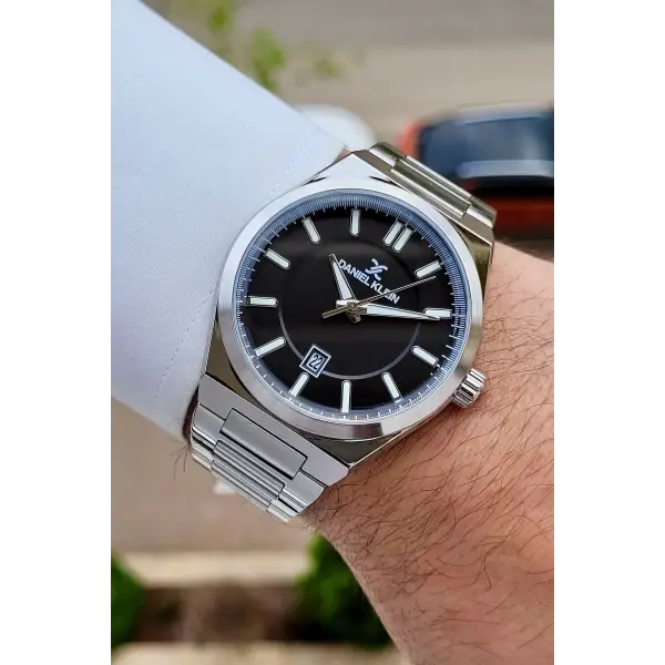 Kadranı Siyah Kordonu Gümüş Renk Takvimli 43 Mm Erkek Kol Saati