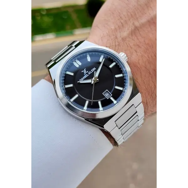 Kadranı Siyah Kordonu Gümüş Renk Takvimli 43 Mm Erkek Kol Saati