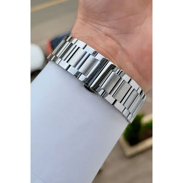 Kadranı Siyah Kordonu Gümüş Renk Takvimli 43 Mm Erkek Kol Saati