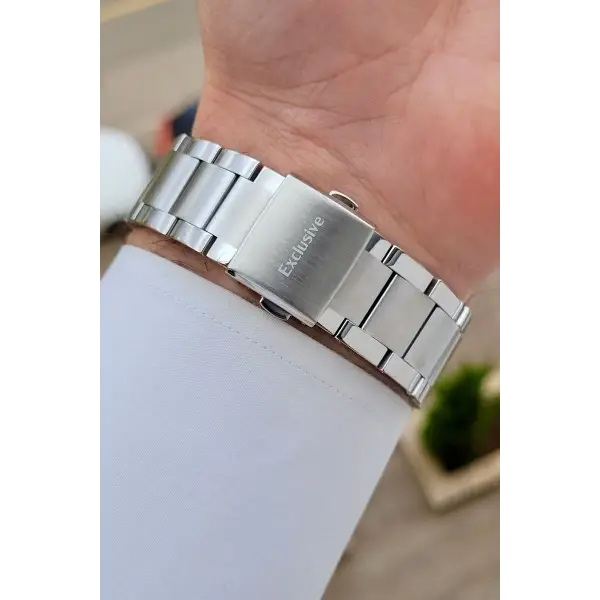 Kadranı Lacivert Kordonu Gümüş Renk 45 Mm Iç Göstergeleri Aktif Erkek Kol Saati