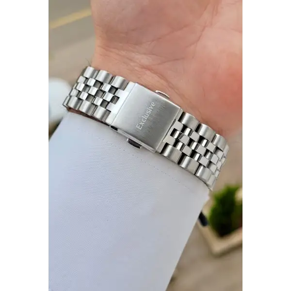 Kadranı Lacivert Kordonu Gümüş Renk 42 Mm Iç Göstergeleri Aktif Erkek Kol Saati