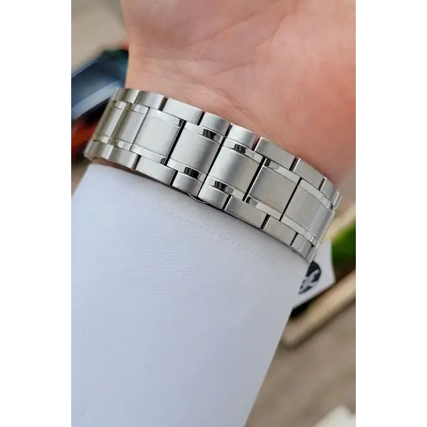 Kadranı Siyah Kordonu Gümüş Renk 44 Mm Erkek Kol Saati