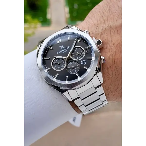 Kadranı Siyah Kordonu Gümüş Renk Iç Göstergeleri Aktif Erkek Kol Saati