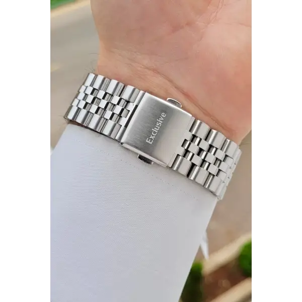 Kadranı Lacivert Kordonu Gümüş Renk Iç Göstergeleri Aktif Erkek Kol Saati