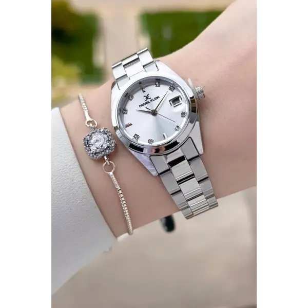 Gümüş Renk 28 Mm Kadın Kol Saati Ve Bileklik