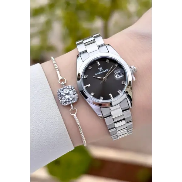 Kadranı Siyah Kordonu Gümüş Renk 28 Mm Kadın Kol Saati Ve Bileklik