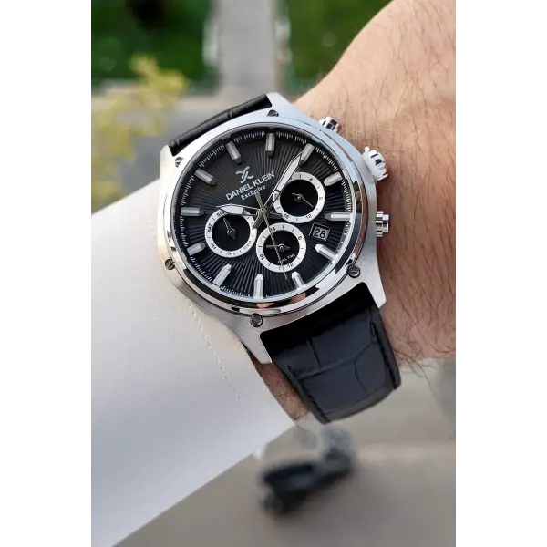 Kasası Gümüş Kordobu Siyah Renk İç Göstergeleri Aktif Erkek Kol Saati