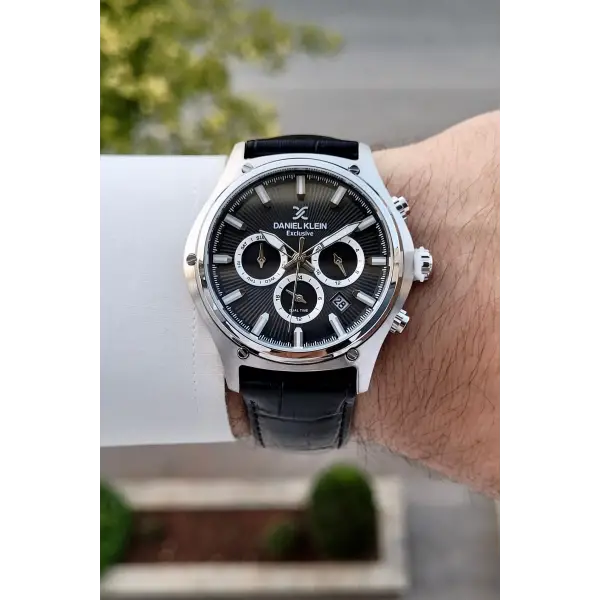 Kasası Gümüş Kordobu Siyah Renk İç Göstergeleri Aktif Erkek Kol Saati