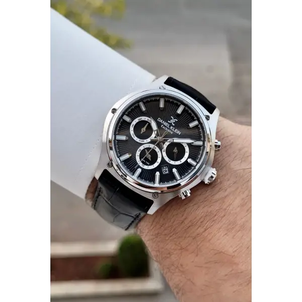 Kasası Gümüş Kordobu Siyah Renk İç Göstergeleri Aktif Erkek Kol Saati