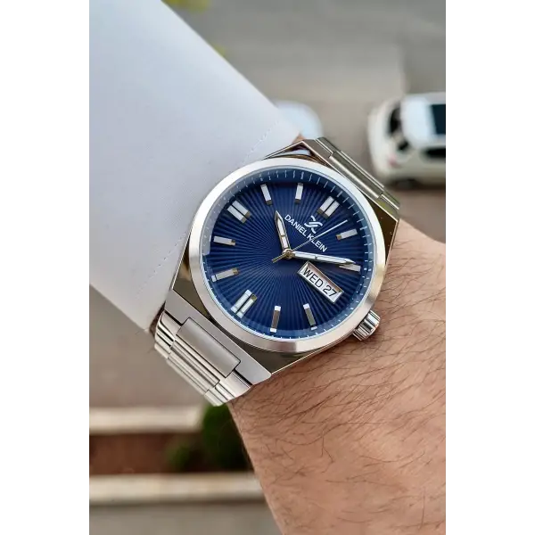 Kadranı Lacivert Kordonu Gümüş Renk İç Göstergeleri Aktif Erkek Kol Saati