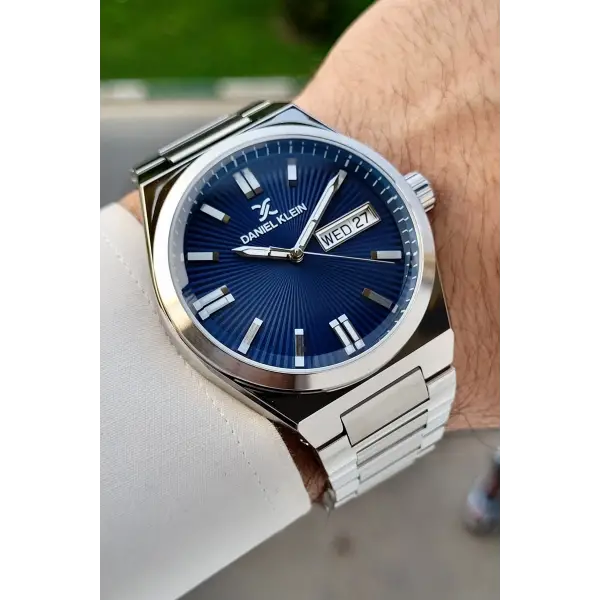 Kadranı Lacivert Kordonu Gümüş Renk İç Göstergeleri Aktif Erkek Kol Saati