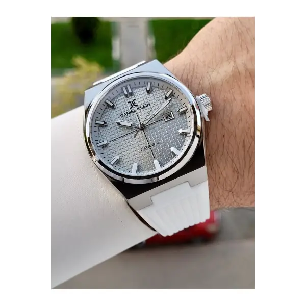 Kasası Gümüş Kordonu Beyaz Renk İç Göstergeleri Aktif Erkek Kol Saati