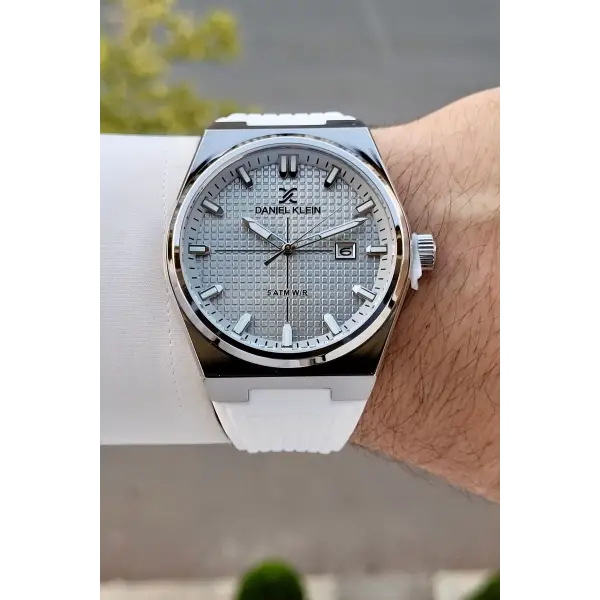 Kasası Gümüş Kordonu Beyaz Renk İç Göstergeleri Aktif Erkek Kol Saati