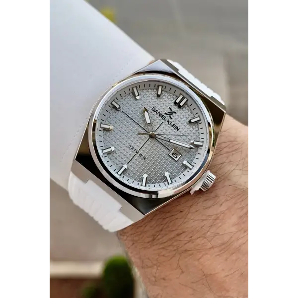 Kasası Gümüş Kordonu Beyaz Renk İç Göstergeleri Aktif Erkek Kol Saati