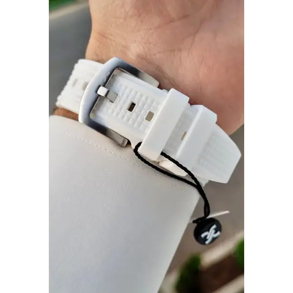 Kasası Gümüş Kordonu Beyaz Renk İç Göstergeleri Aktif Erkek Kol Saati