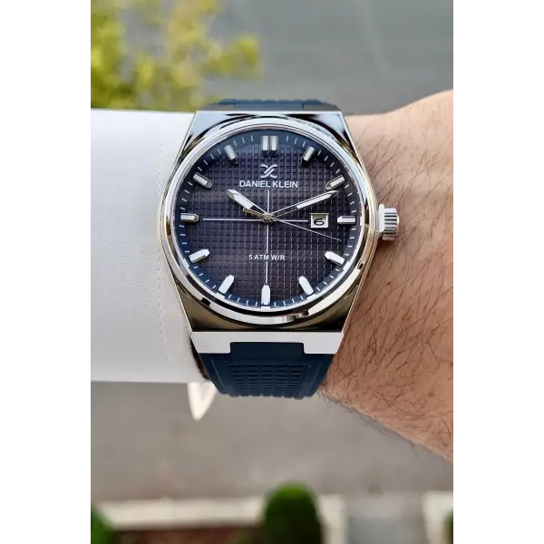 Kasası Gümüş Kordonu Lacivert Renk İç Göstergeleri Aktif Erkek Kol Saati