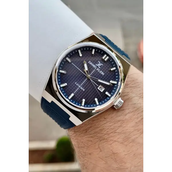 Kasası Gümüş Kordonu Lacivert Renk İç Göstergeleri Aktif Erkek Kol Saati