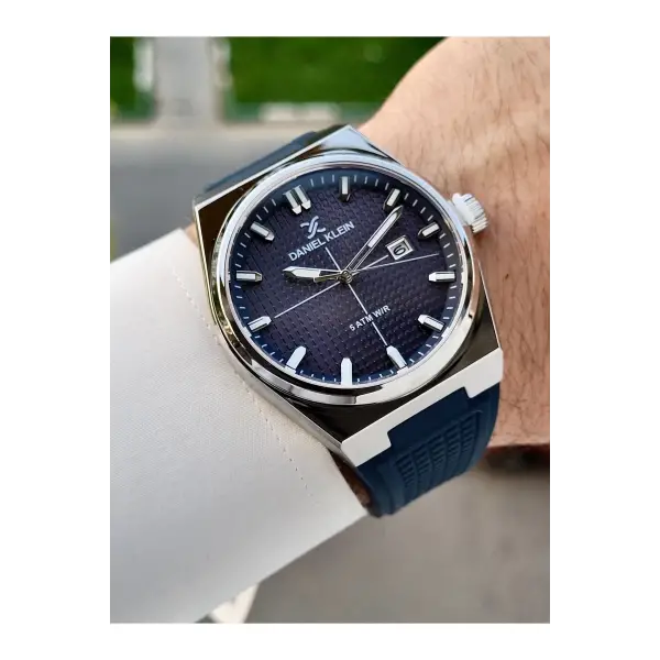 Kasası Gümüş Kordonu Lacivert Renk İç Göstergeleri Aktif Erkek Kol Saati