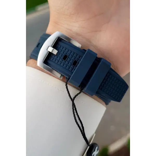 Kasası Gümüş Kordonu Lacivert Renk İç Göstergeleri Aktif Erkek Kol Saati