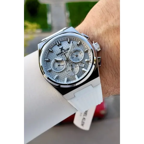 Kasası Gümüş Kordonu Beyaz Renk 44 Mm Göstergeleri Aktif Erkek Kol Saati