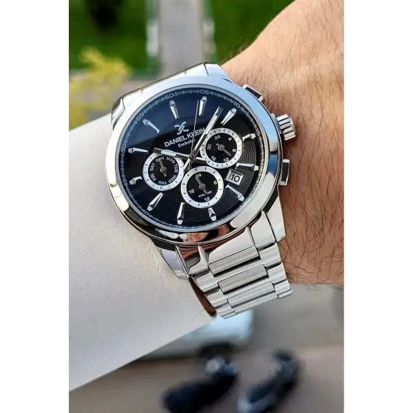 Kadranı Siyah Kordonu Gümüş Renk İç Göstergeleri Aktif Erkek Kol Saati