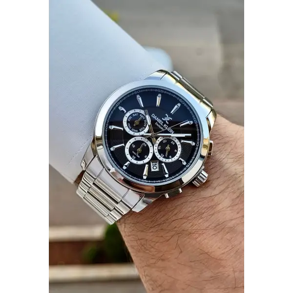 Kadranı Siyah Kordonu Gümüş Renk İç Göstergeleri Aktif Erkek Kol Saati