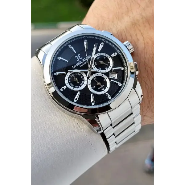 Kadranı Siyah Kordonu Gümüş Renk İç Göstergeleri Aktif Erkek Kol Saati