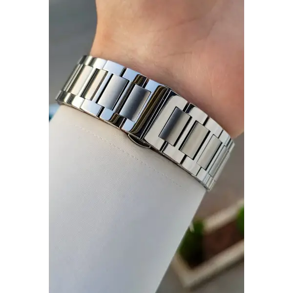 Kadranı Mavi Kordonu Gümüş Renk İç Göstergeleri Aktif Erkek Kol Saati