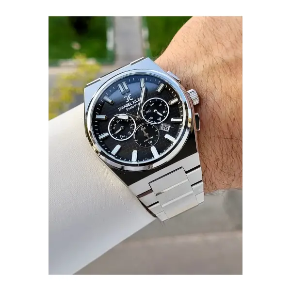 Kadranı Siyah Kordonu Gümüş Renk İç Göstergeleri Aktif Erkek Kol Saati