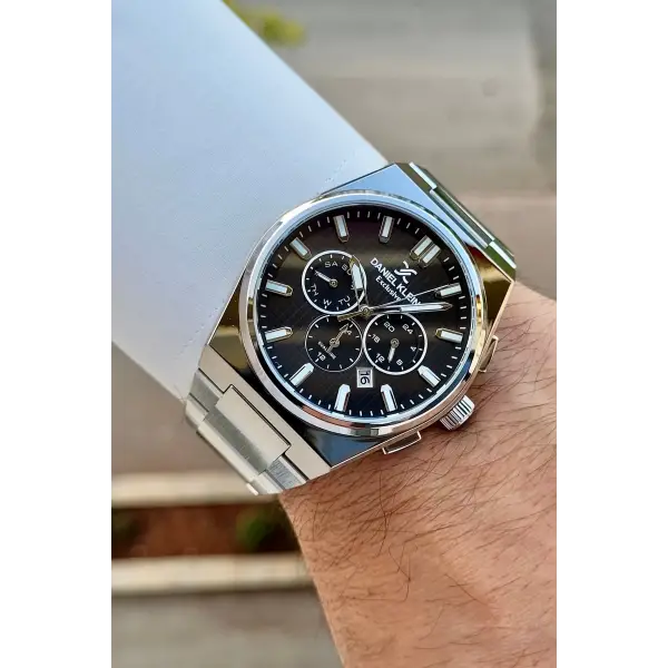 Kadranı Siyah Kordonu Gümüş Renk İç Göstergeleri Aktif Erkek Kol Saati