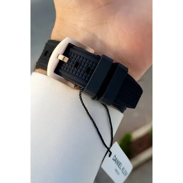 Kasası Rose Kordonu Siyah Renk 44 Mm Göstergeleri Aktif Erkek Kol Saati