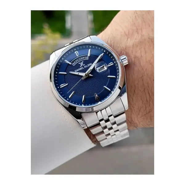 Kadranı Lacivert Kordonu Gümüş Renk İç Göstergeleri Aktif Erkek Kol Saati