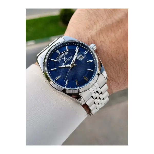 Kadranı Lacivert Kordonu Gümüş Renk İç Göstergeleri Aktif Erkek Kol Saati