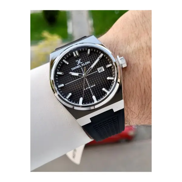 Kasası Gümüş Kordonu Siyah Renk İç Göstergeleri Aktif Erkek Kol Saati