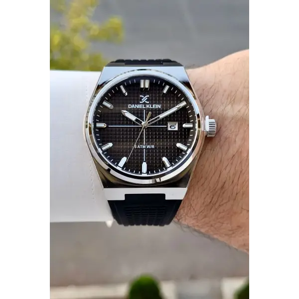 Kasası Gümüş Kordonu Siyah Renk İç Göstergeleri Aktif Erkek Kol Saati