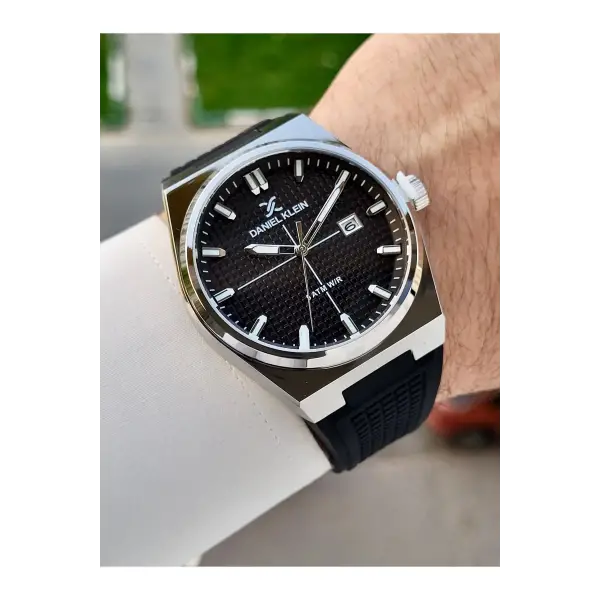 Kasası Gümüş Kordonu Siyah Renk İç Göstergeleri Aktif Erkek Kol Saati