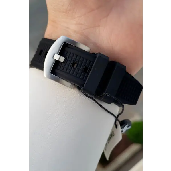 Kasası Gümüş Kordonu Siyah Renk İç Göstergeleri Aktif Erkek Kol Saati