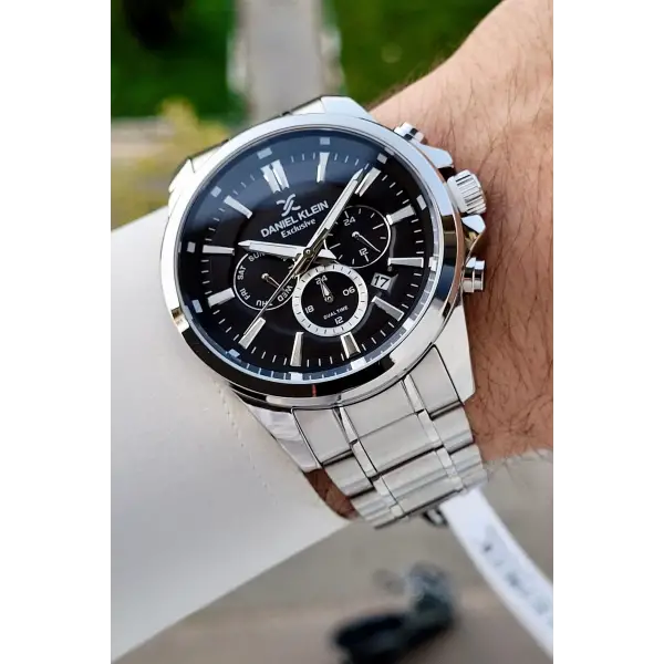 Kadranı Siyah Kordonu Gümüş Renk İç Göstergeleri Aktif Erkek Kol Saati