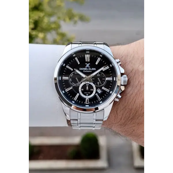 Kadranı Siyah Kordonu Gümüş Renk İç Göstergeleri Aktif Erkek Kol Saati