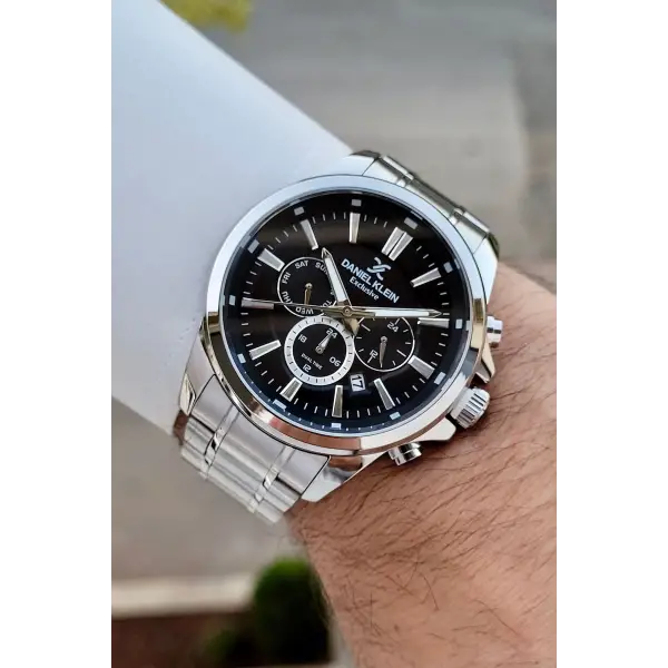 Kadranı Siyah Kordonu Gümüş Renk İç Göstergeleri Aktif Erkek Kol Saati