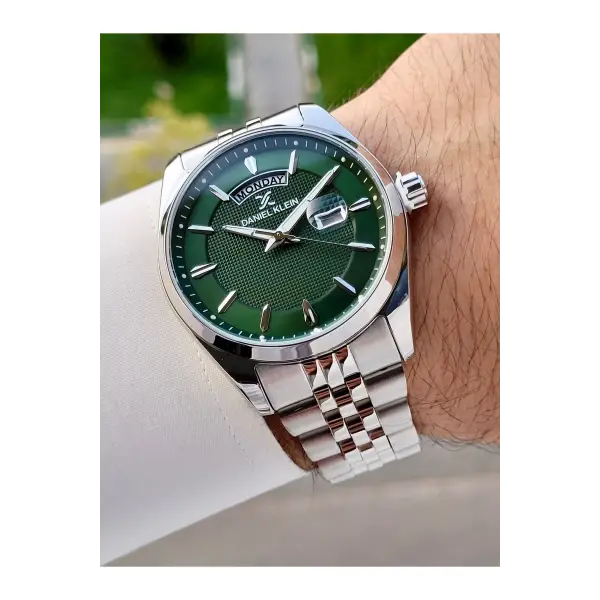 Kadranı Yeşil Kordonu Gümüş Renk İç Göstergeleri Aktif Erkek Kol Saati