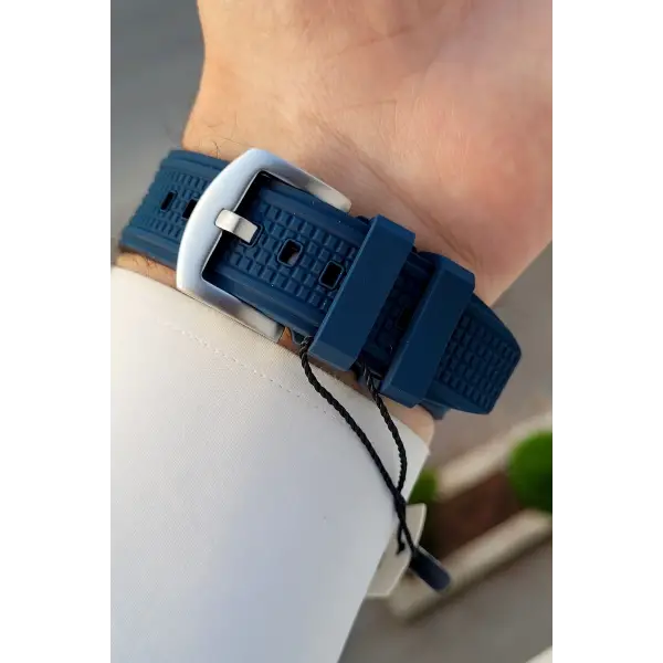 Kasası Gümüş Kordonu Lacivert Renk 44 Mm Göstergeleri Aktif Erkek Kol Saati