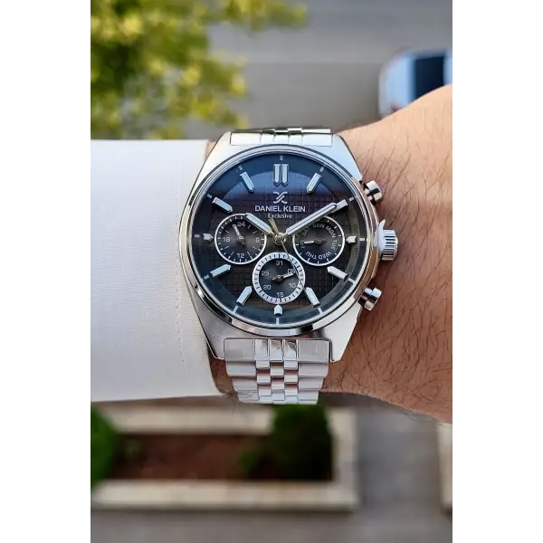 Kadranı Siyah Kordonu Gümüş Renk İç Göstergeleri Aktif Erkek Kol Saati