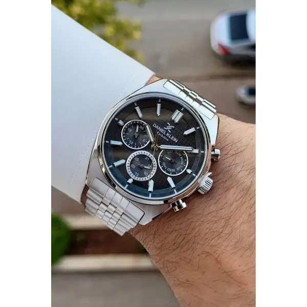 Kadranı Siyah Kordonu Gümüş Renk İç Göstergeleri Aktif Erkek Kol Saati