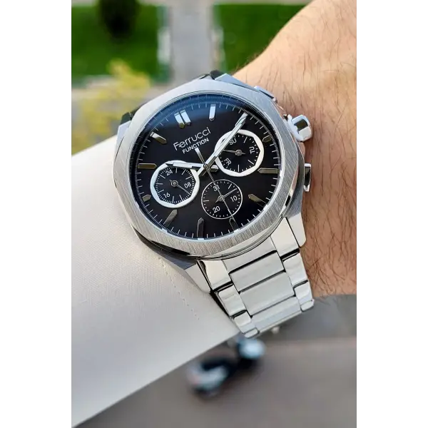 Kadranı Siyah Kordonu Gümüş Renk İç Göstergeleri Aktif Erkek Kol Saati