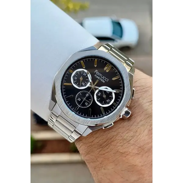 Kadranı Siyah Kordonu Gümüş Renk İç Göstergeleri Aktif Erkek Kol Saati