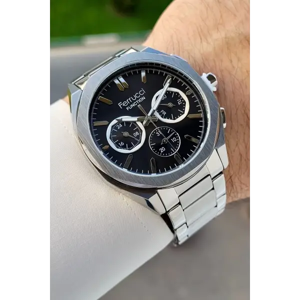 Kadranı Siyah Kordonu Gümüş Renk İç Göstergeleri Aktif Erkek Kol Saati