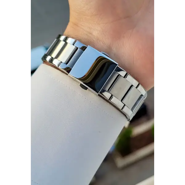 Kadranı Lacivert Kordonu Gümüş Renk İç Göstergeleri Aktif Erkek Kol Saati