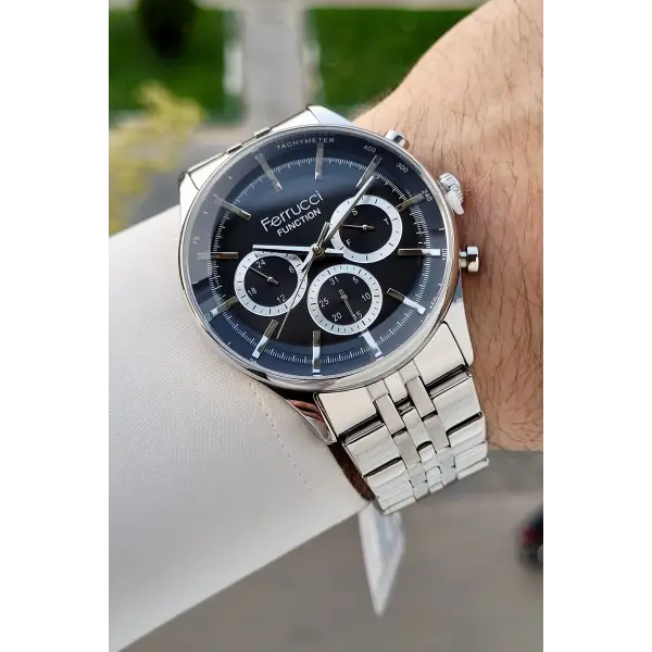 Kadranı Siyah Kordonu Gümüş Renk İç Göstergeleri Aktif Erkek Kol Saati